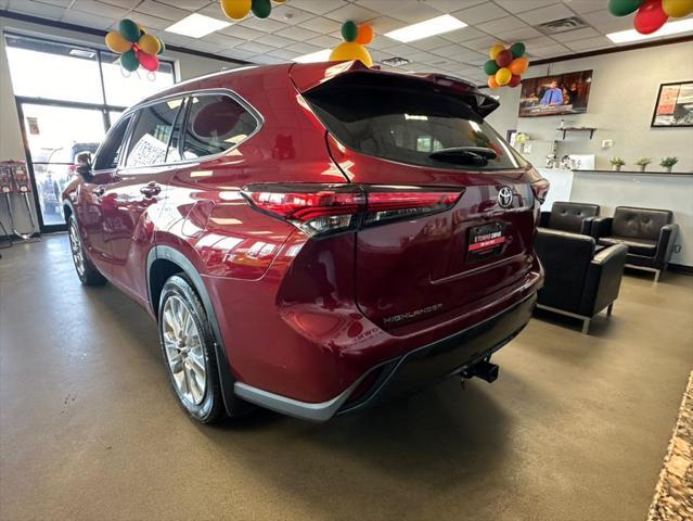 used 2023 Toyota Highlander car, priced at $35,995