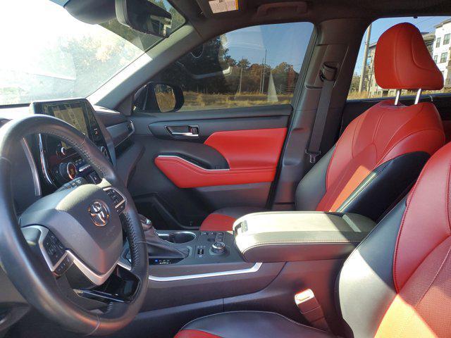 used 2023 Toyota Highlander car, priced at $39,033