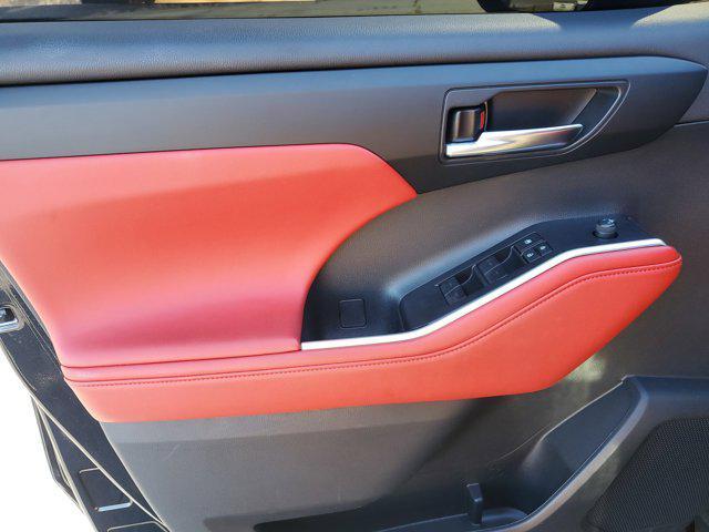 used 2023 Toyota Highlander car, priced at $39,033