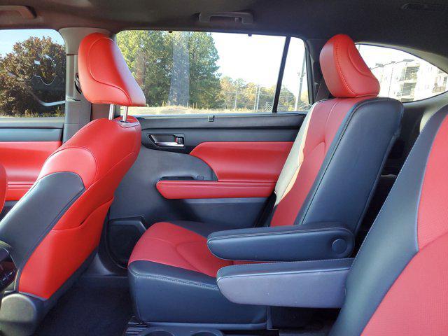 used 2023 Toyota Highlander car, priced at $39,033