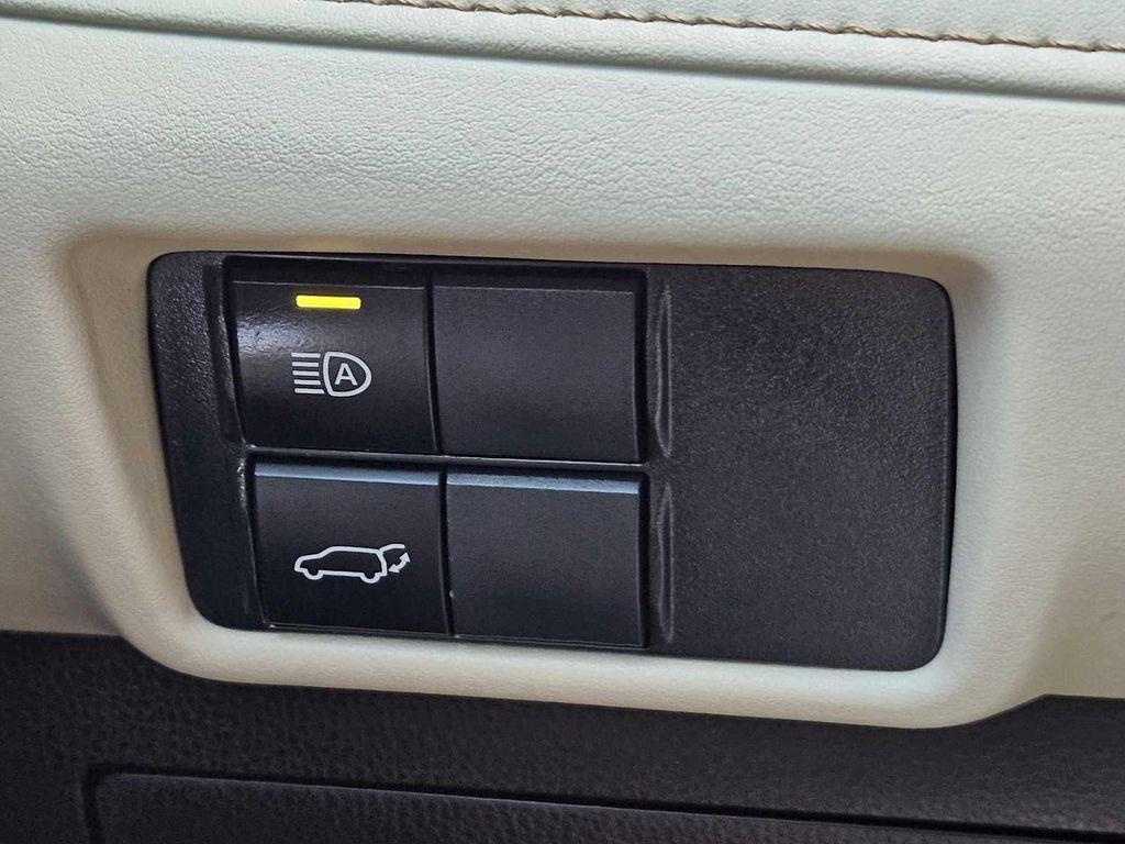 used 2020 Toyota Highlander car, priced at $29,495