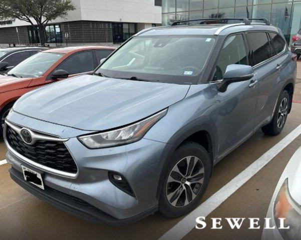 used 2020 Toyota Highlander car, priced at $27,995