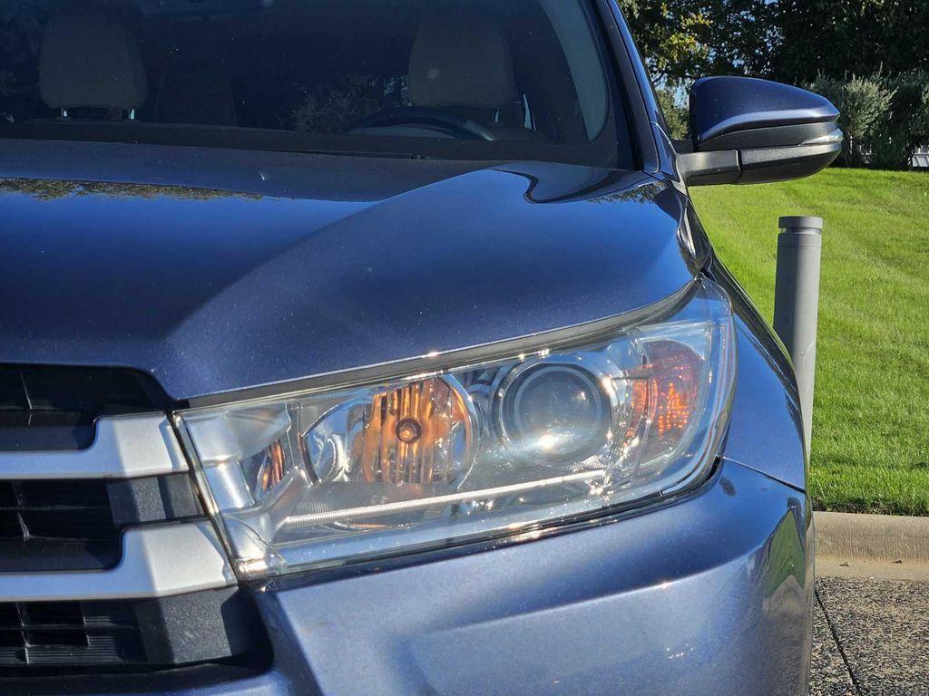 used 2019 Toyota Highlander car, priced at $25,395