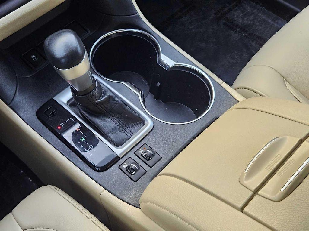 used 2019 Toyota Highlander car, priced at $25,395
