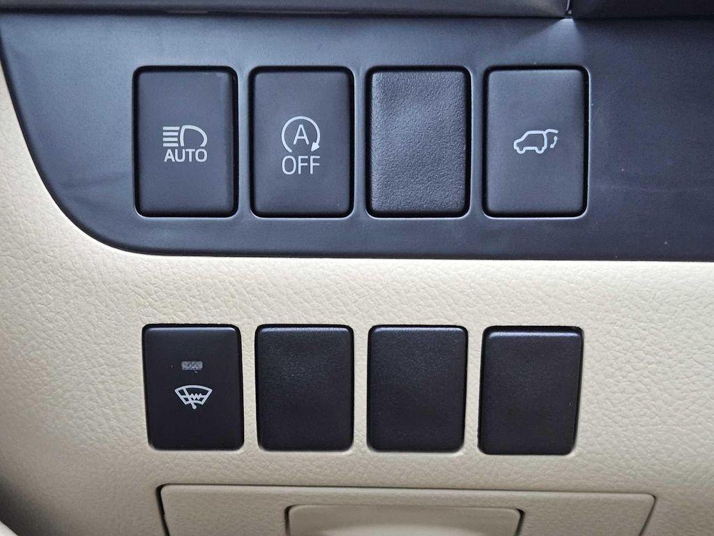 used 2019 Toyota Highlander car, priced at $25,395