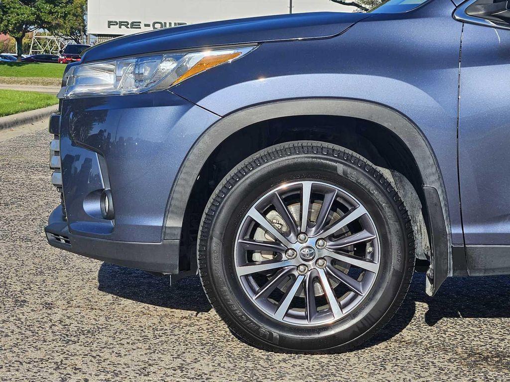used 2019 Toyota Highlander car, priced at $25,395