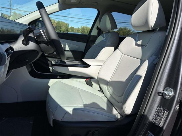 new 2025 Hyundai TUCSON Hybrid car, priced at $40,985