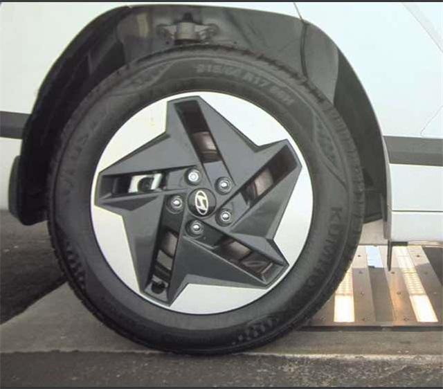 used 2025 Hyundai Kona EV car, priced at $27,500