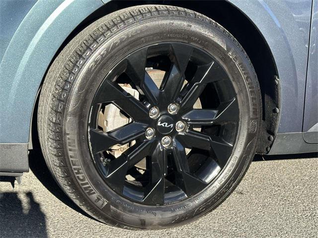 used 2022 Kia Carnival car, priced at $27,600