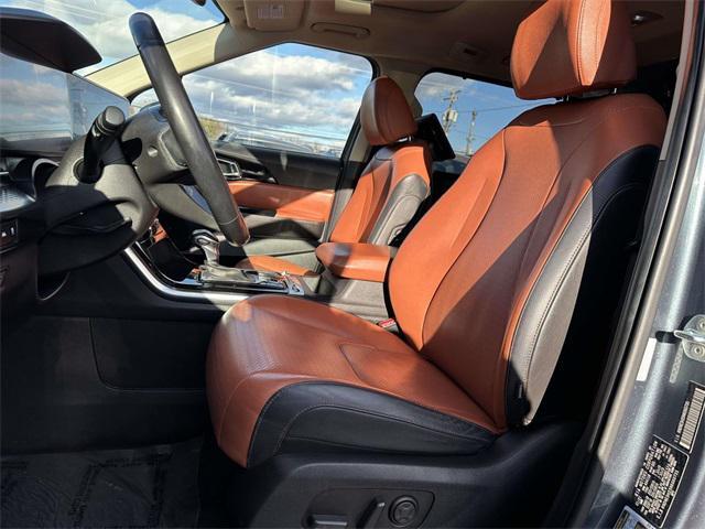used 2022 Kia Carnival car, priced at $27,600