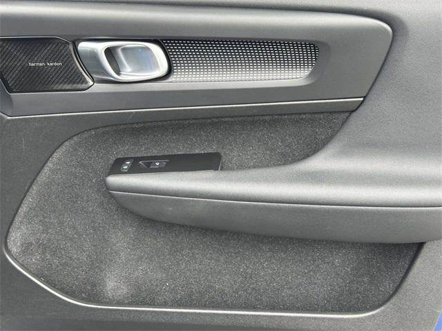 used 2021 Volvo XC40 car, priced at $22,925