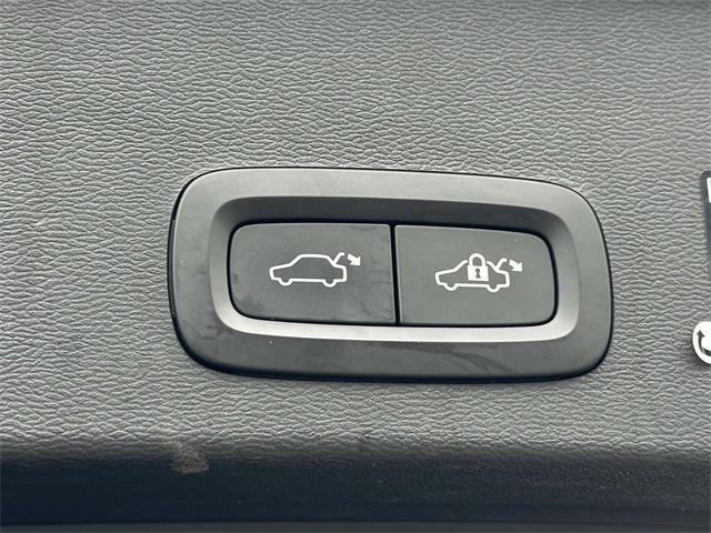 used 2021 Volvo XC40 car, priced at $22,925