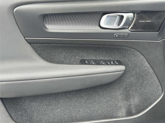used 2021 Volvo XC40 car, priced at $22,925