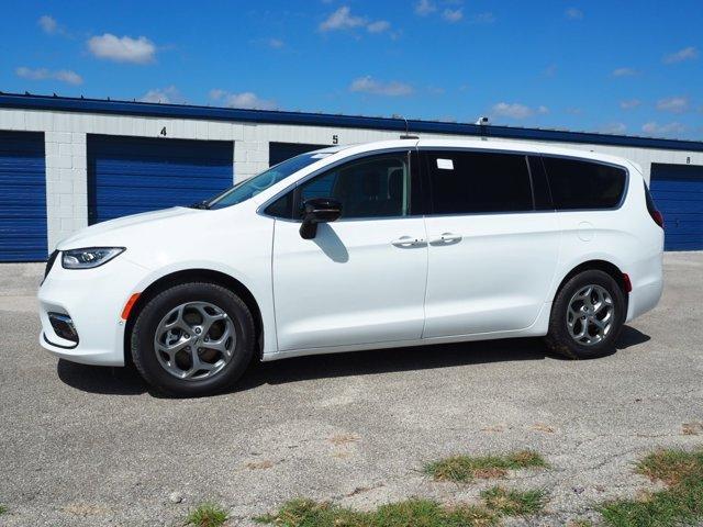 new 2024 Chrysler Pacifica car, priced at $47,268