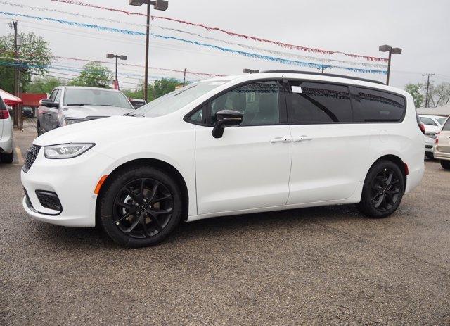 new 2024 Chrysler Pacifica car, priced at $48,784