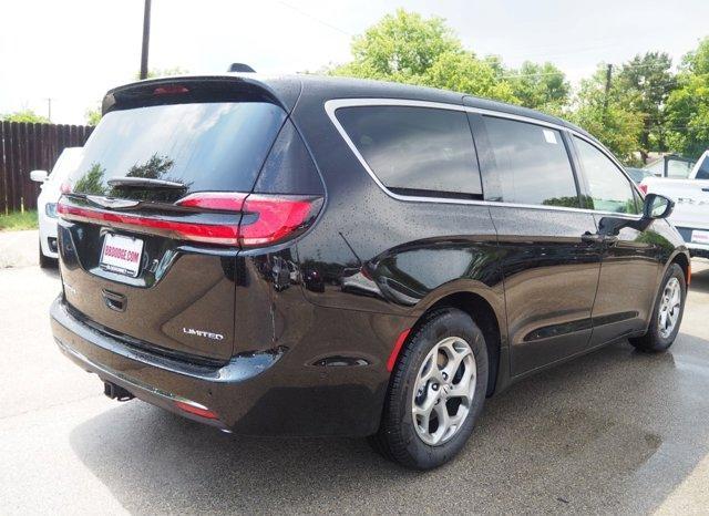 new 2024 Chrysler Pacifica car, priced at $47,268