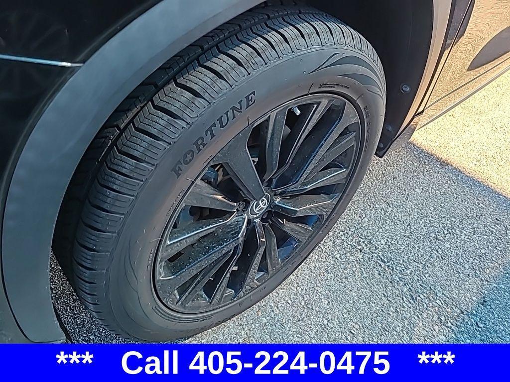 used 2023 Toyota Highlander car, priced at $40,800