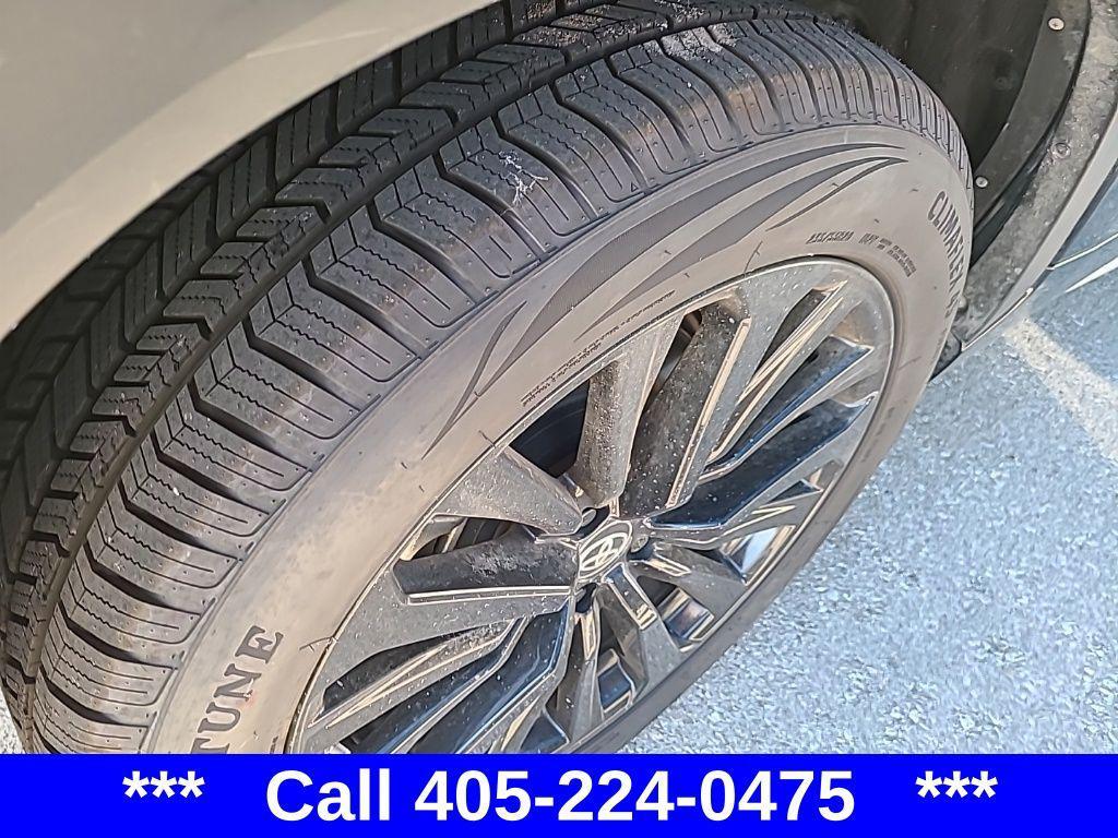 used 2023 Toyota Highlander car, priced at $40,800
