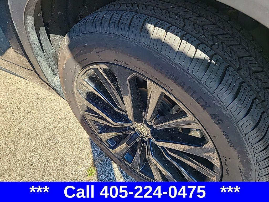 used 2023 Toyota Highlander car, priced at $40,800