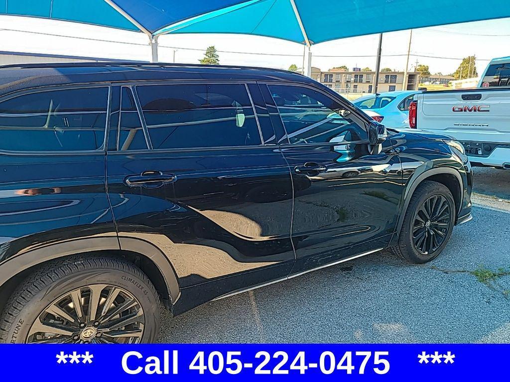 used 2023 Toyota Highlander car, priced at $40,800