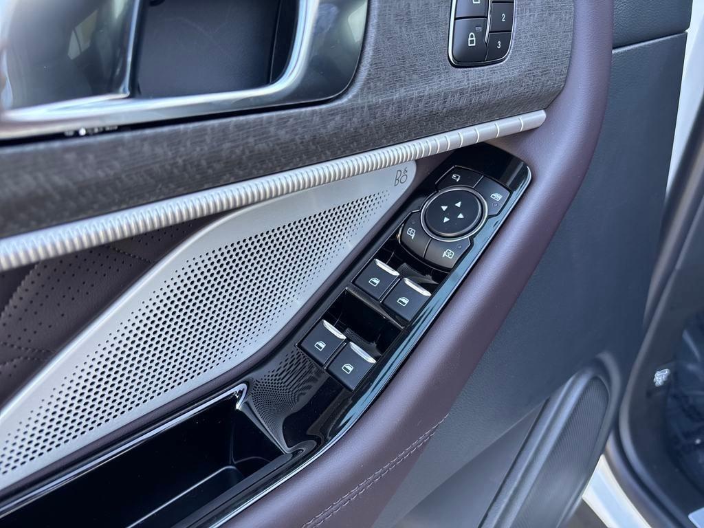 new 2025 Ford Explorer car, priced at $57,385