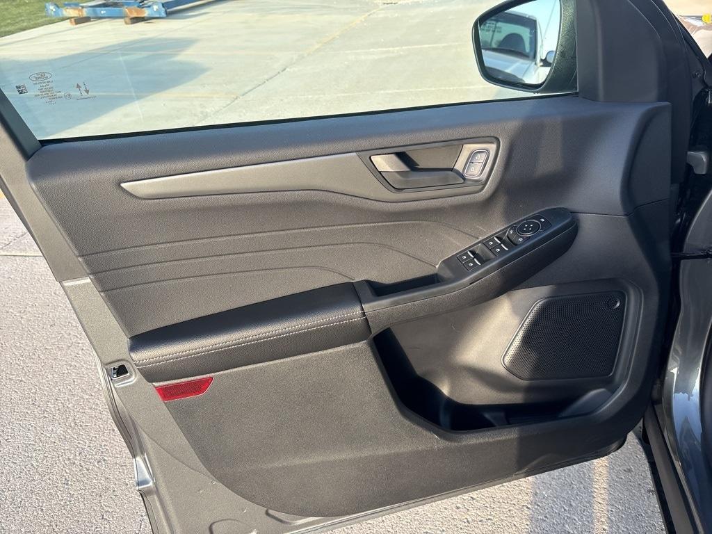 new 2025 Ford Escape car, priced at $27,648