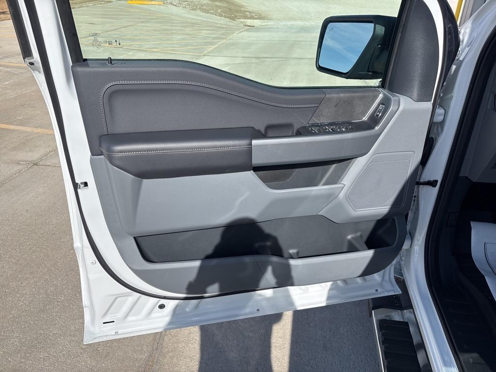 new 2025 Ford F-150 car, priced at $47,933