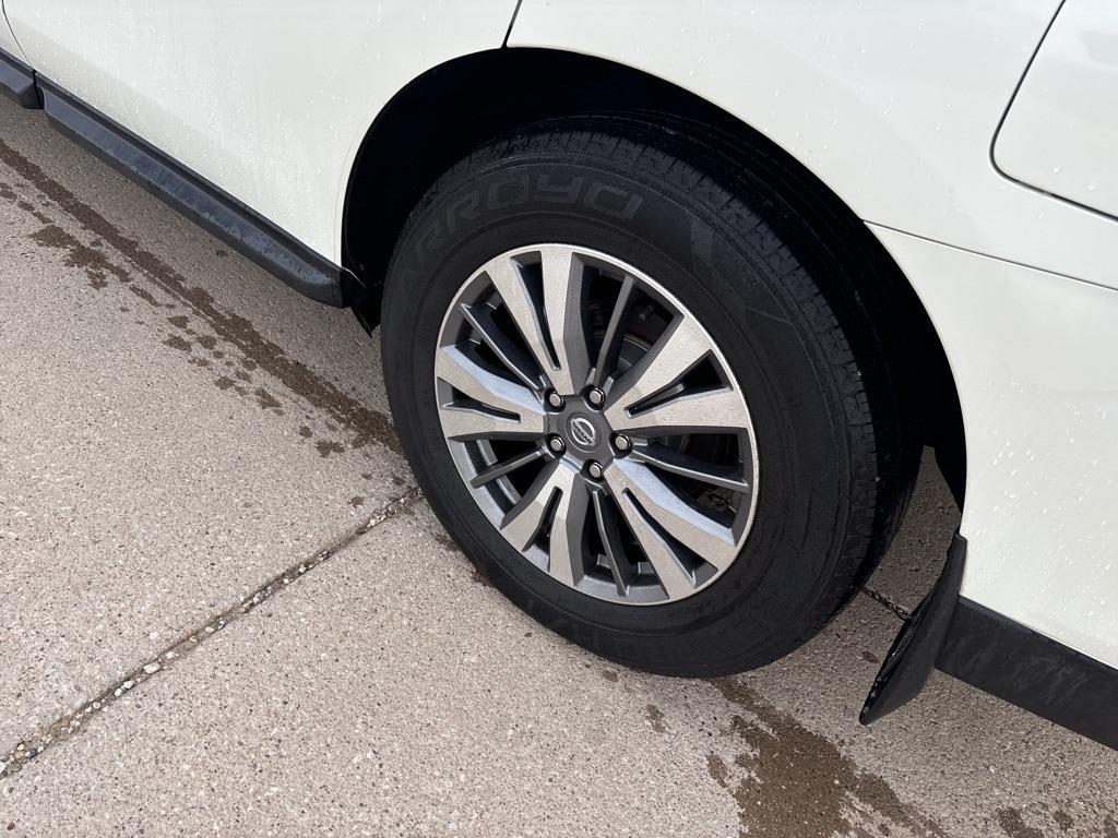 used 2020 Nissan Pathfinder car, priced at $19,250