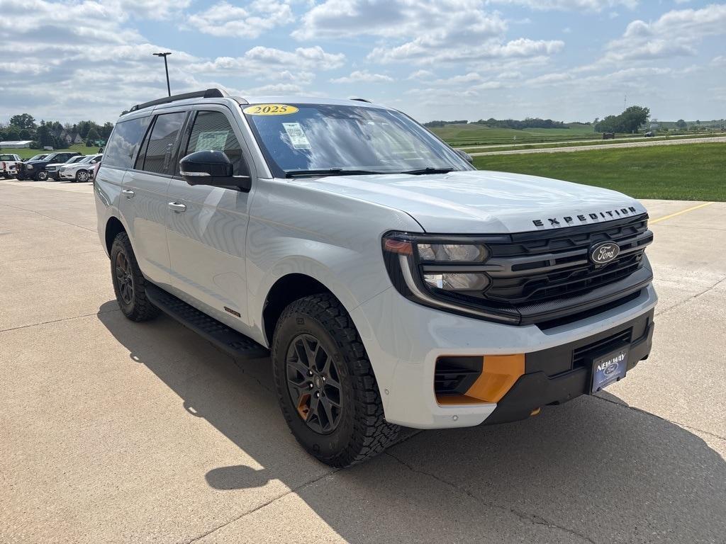 new 2025 Ford Expedition car, priced at $83,565