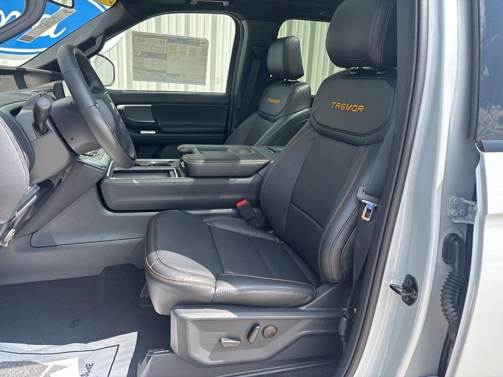 new 2025 Ford Expedition car, priced at $83,565