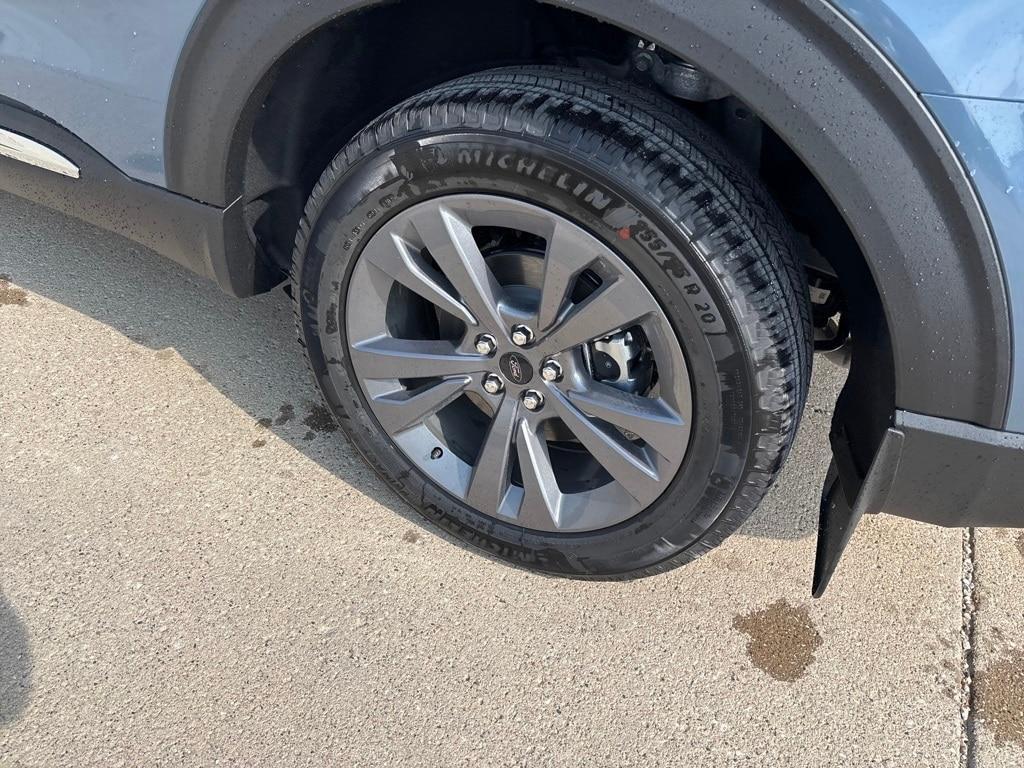 new 2025 Ford Explorer car, priced at $45,268