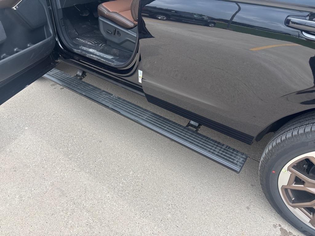 new 2025 Ford Expedition car, priced at $85,850