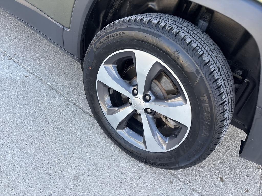 used 2019 Jeep Cherokee car, priced at $17,500