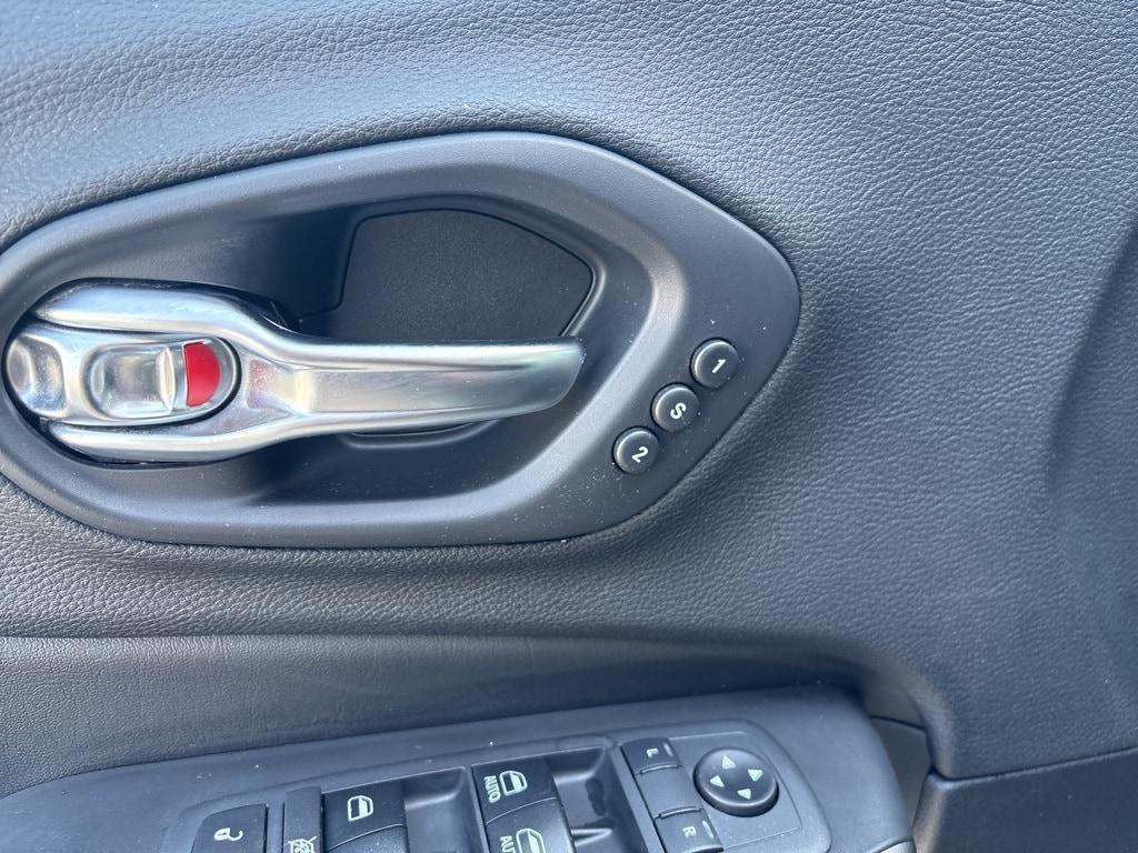 used 2019 Jeep Cherokee car, priced at $17,500