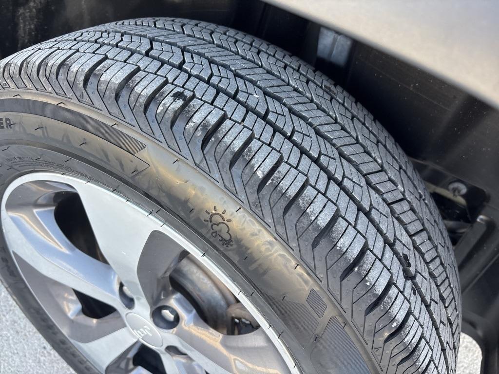 used 2019 Jeep Cherokee car, priced at $17,500