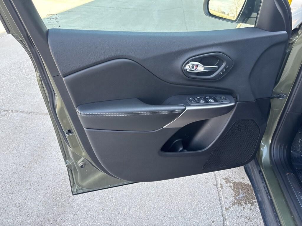used 2019 Jeep Cherokee car, priced at $17,500
