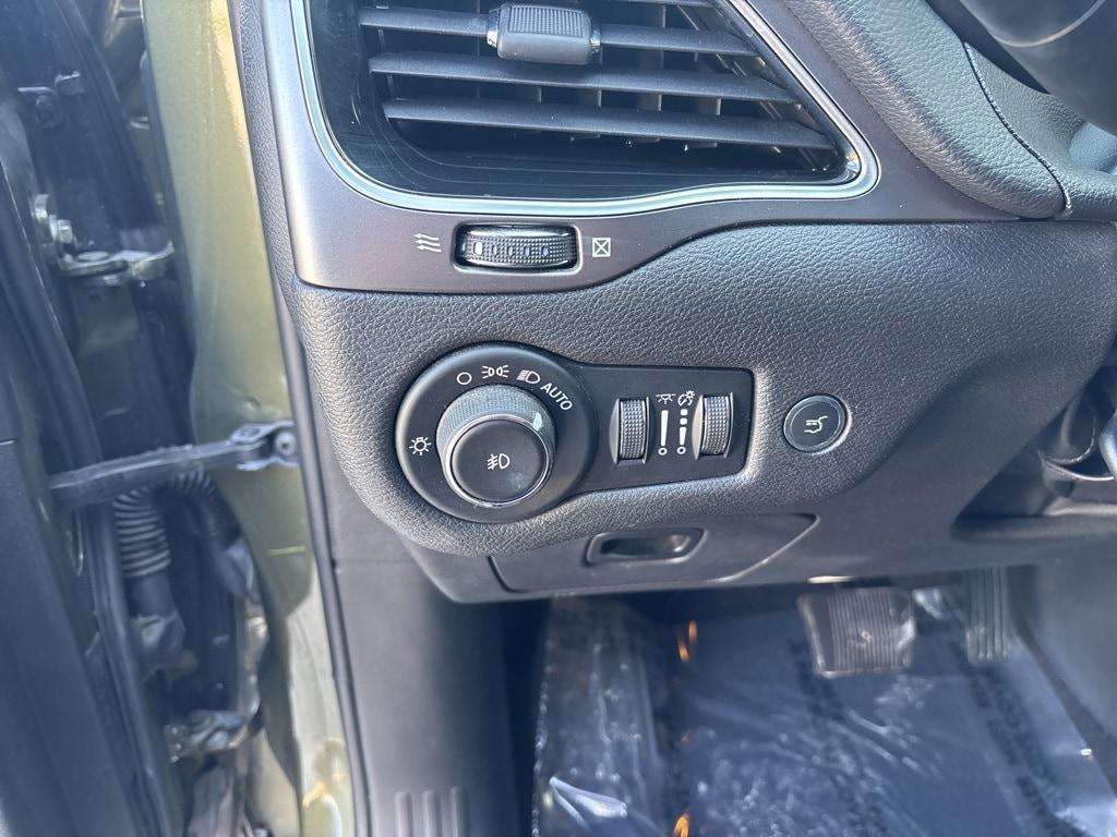 used 2019 Jeep Cherokee car, priced at $17,500