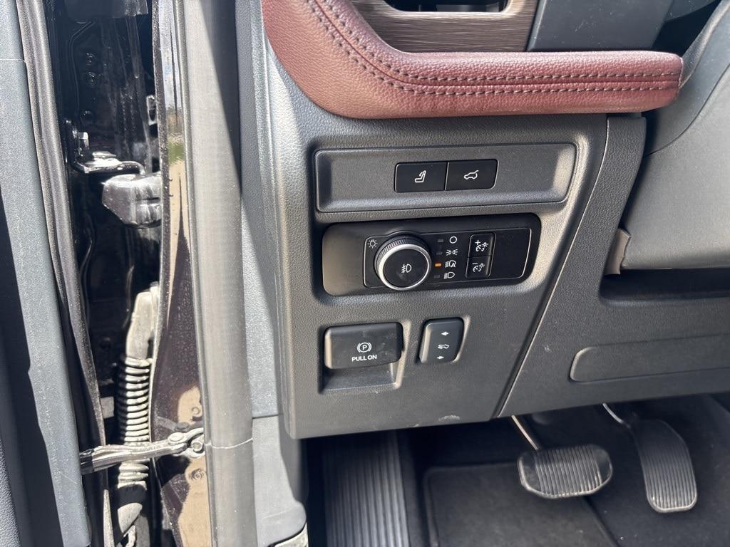 used 2024 Ford Expedition car, priced at $57,250