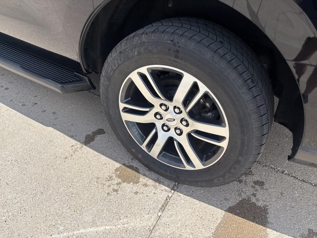 used 2024 Ford Expedition car, priced at $57,250