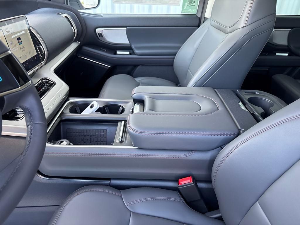 new 2025 Ford Expedition Max car, priced at $73,121