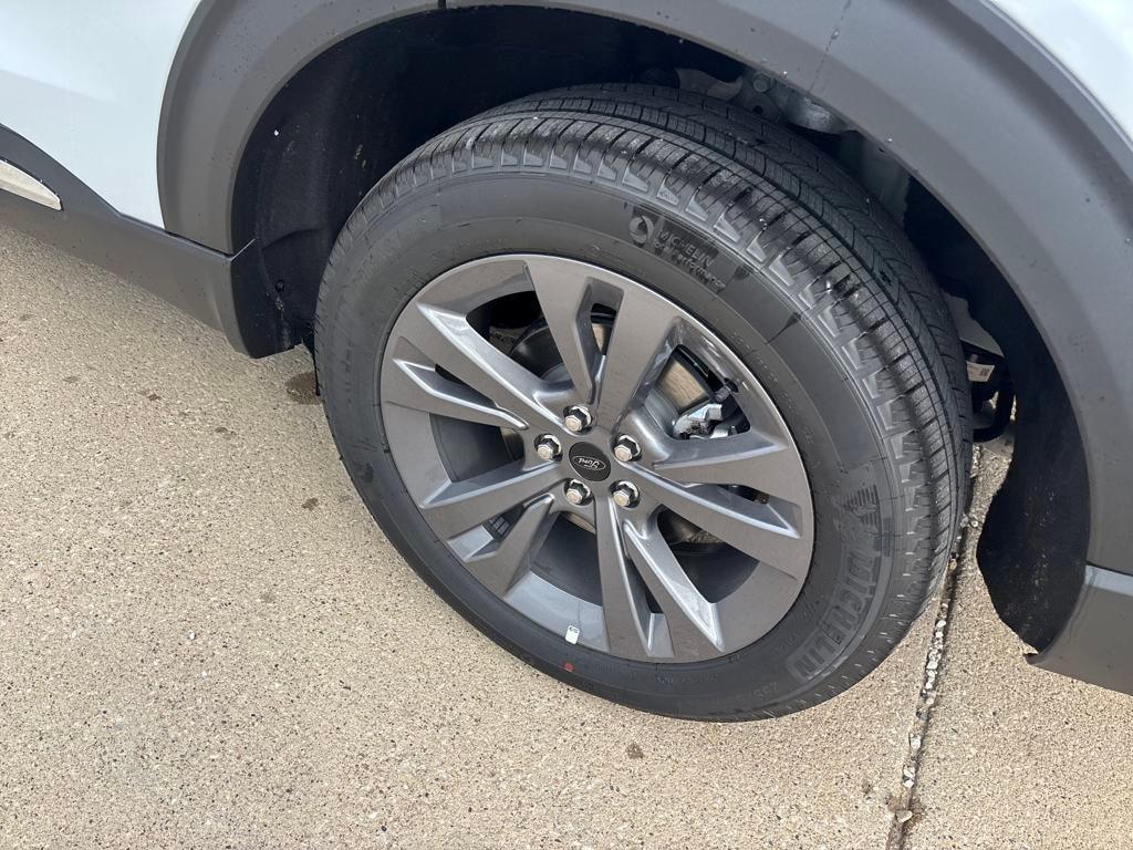 new 2025 Ford Explorer car, priced at $47,015