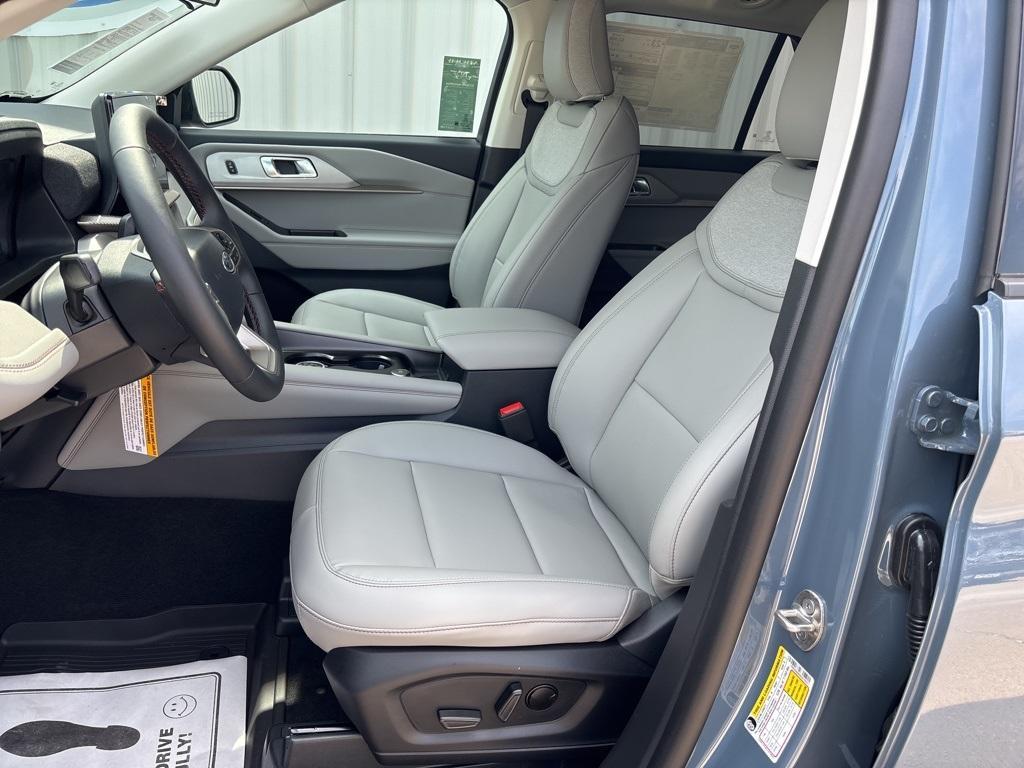 new 2025 Ford Explorer car, priced at $47,340