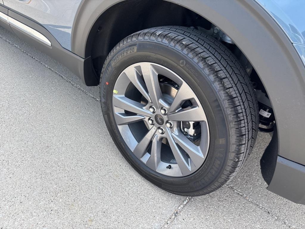 new 2025 Ford Explorer car, priced at $47,340