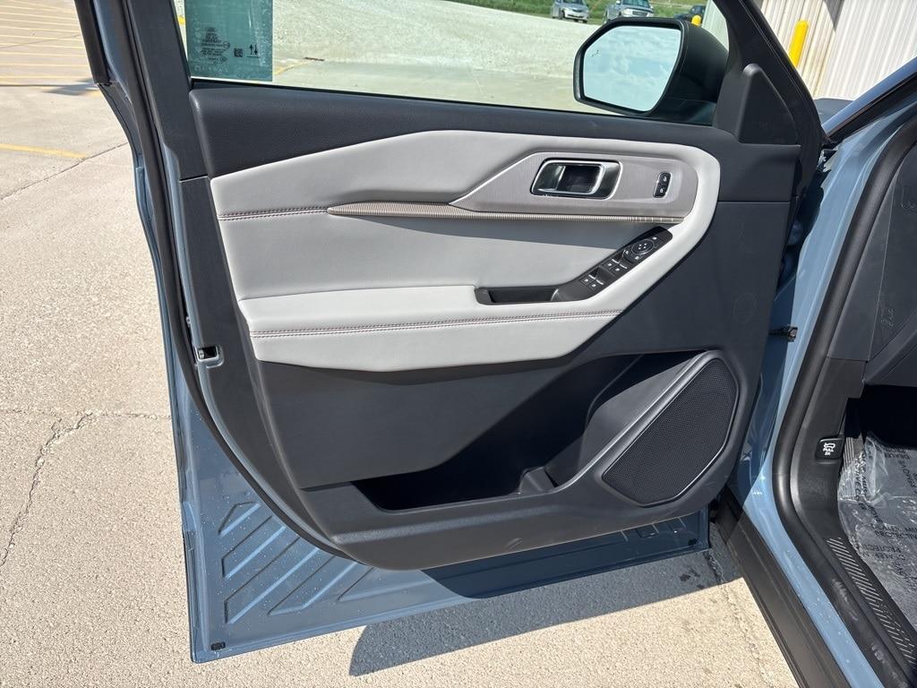 new 2025 Ford Explorer car, priced at $49,080