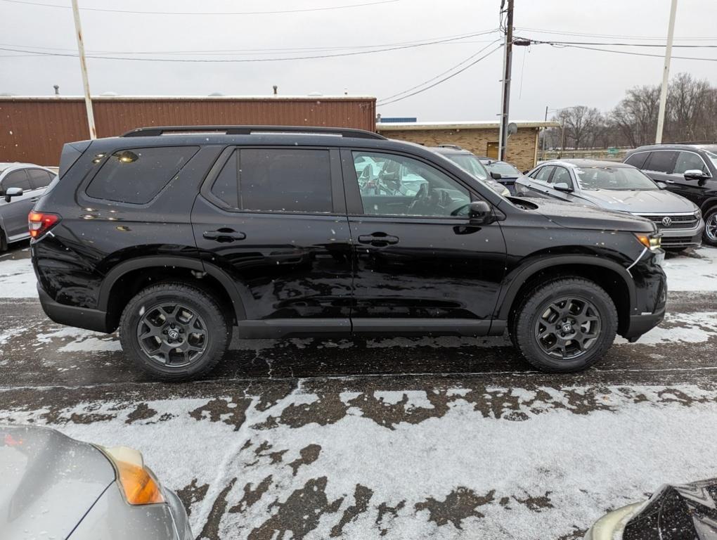 new 2025 Honda Pilot car, priced at $47,933