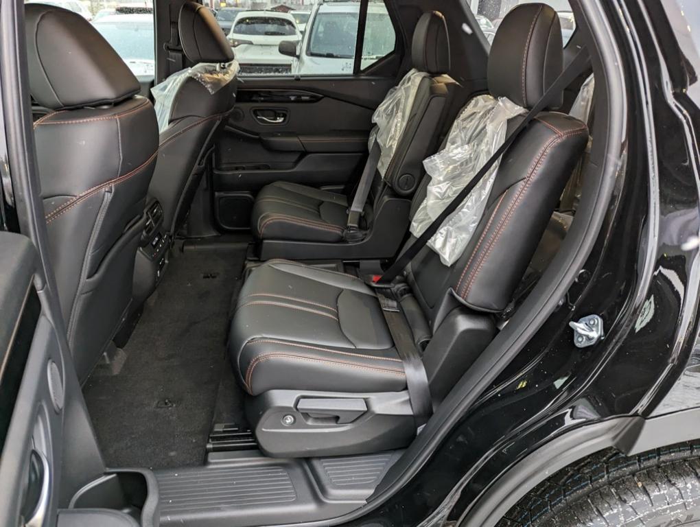 new 2025 Honda Pilot car, priced at $47,933