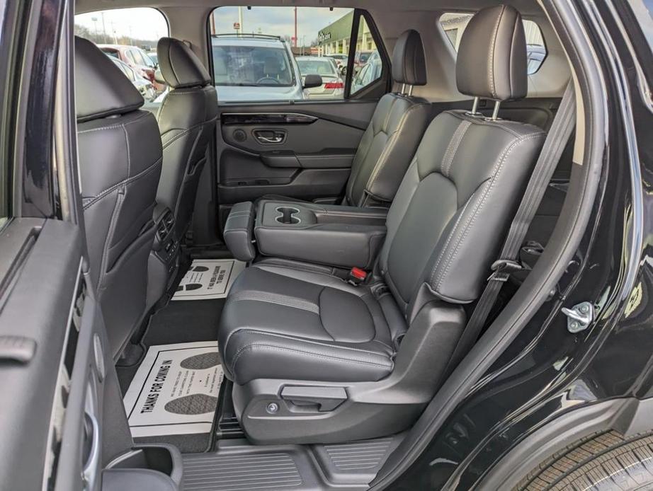 new 2025 Honda Pilot car, priced at $44,268