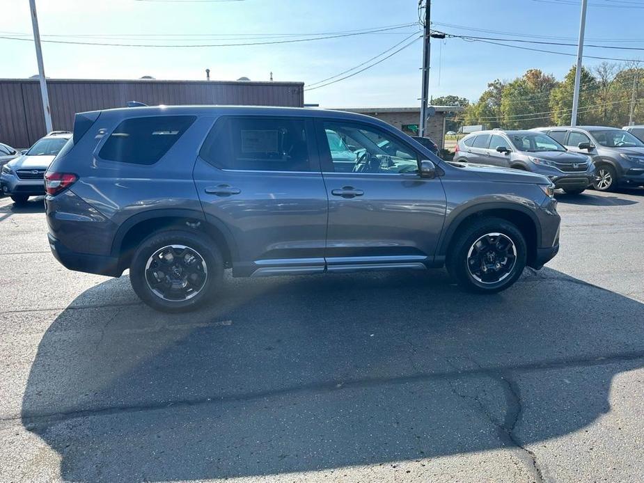 new 2025 Honda Pilot car, priced at $46,007