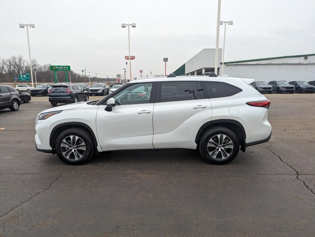 used 2022 Toyota Highlander car, priced at $35,997