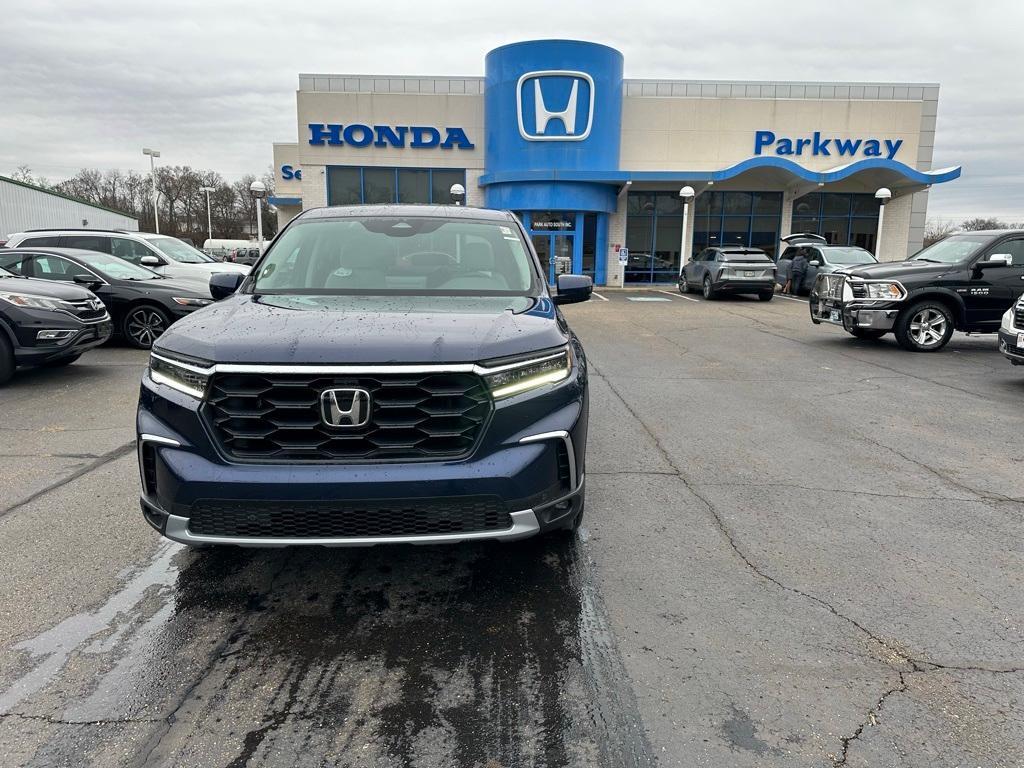 new 2025 Honda Pilot car, priced at $44,940